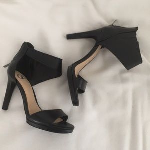 Gianni Bini Black Leather Heels
